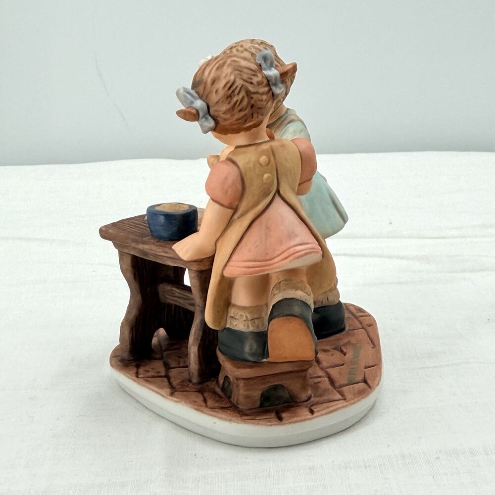 Vintage 2001 Goebel Hummel Baking Cookies BH 168 With Original Box & Papers - Picture 5 of 16